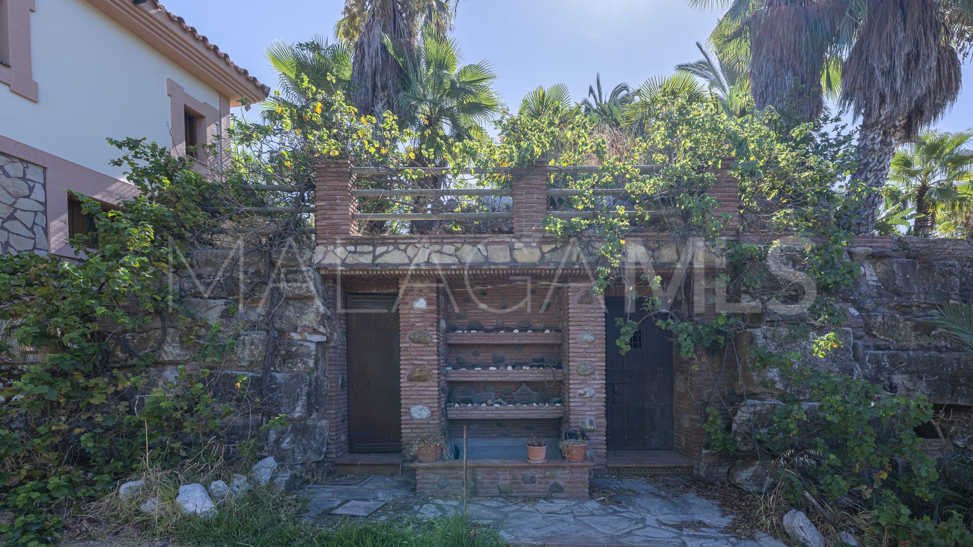 Finca for sale in Estepona