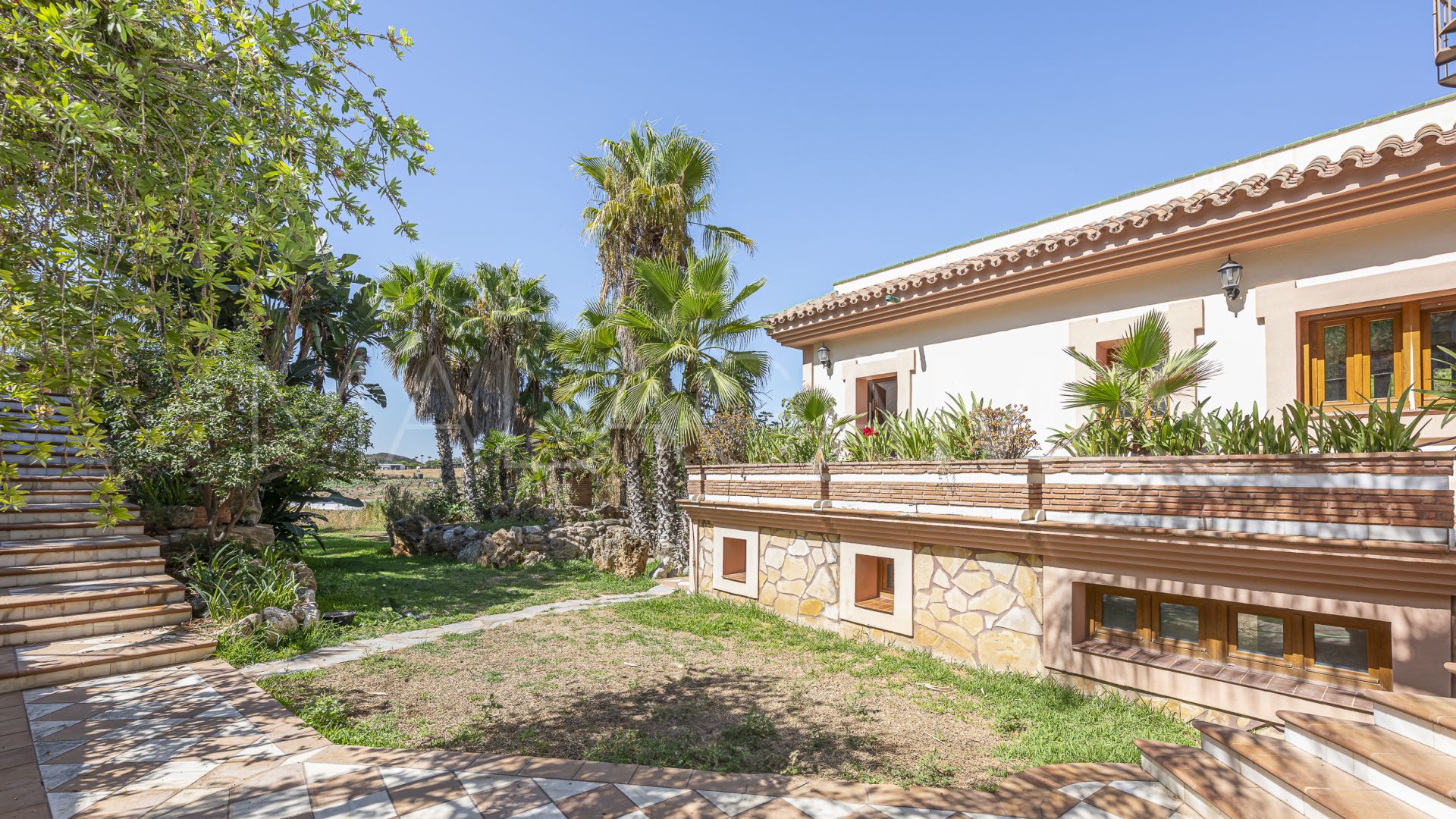 Finca for sale in Estepona