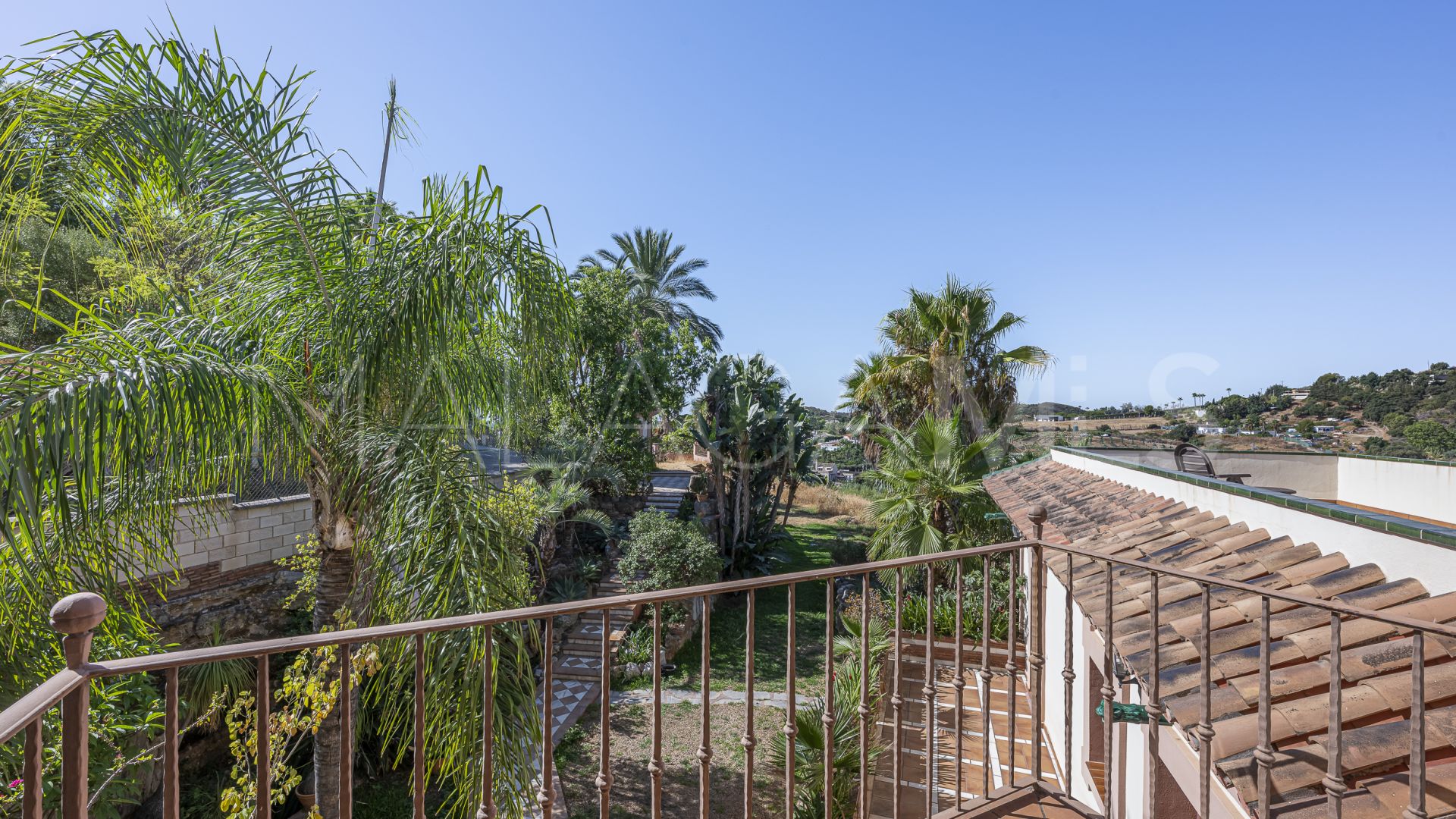 Finca for sale in Estepona
