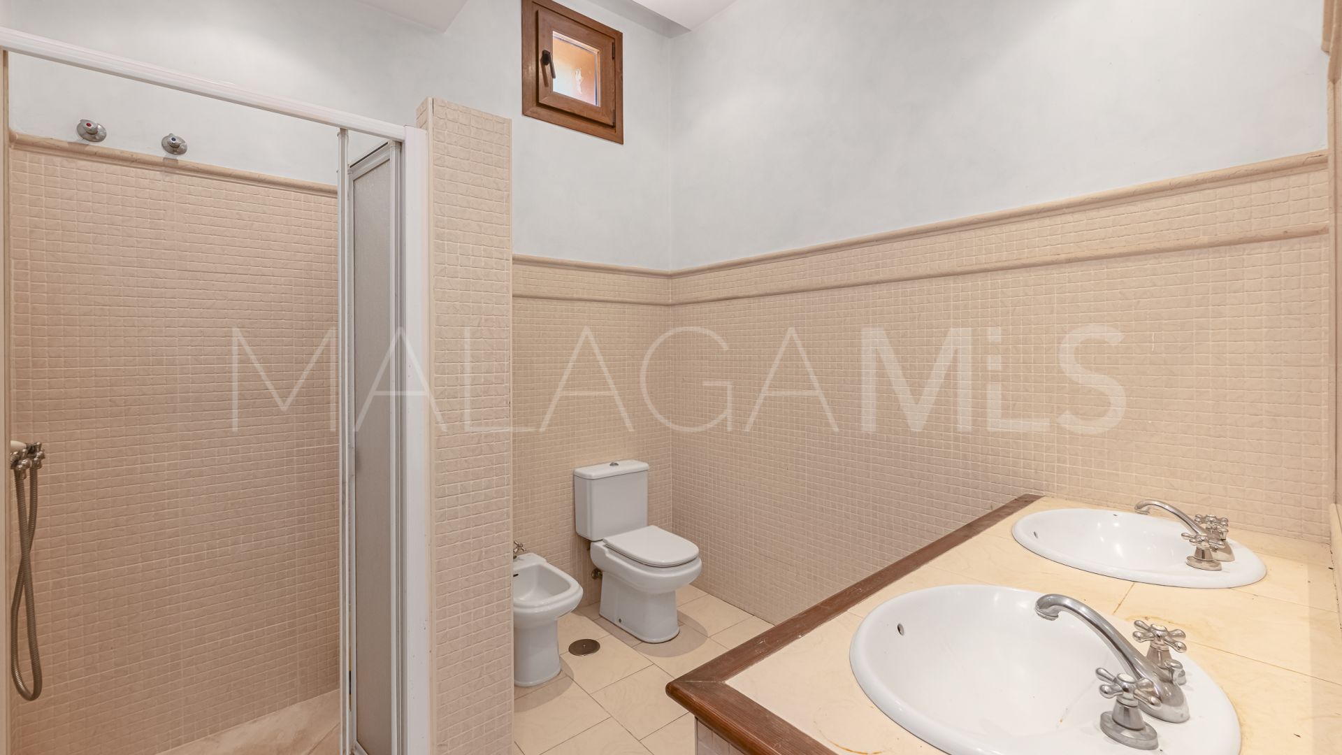 Finca for sale in Estepona