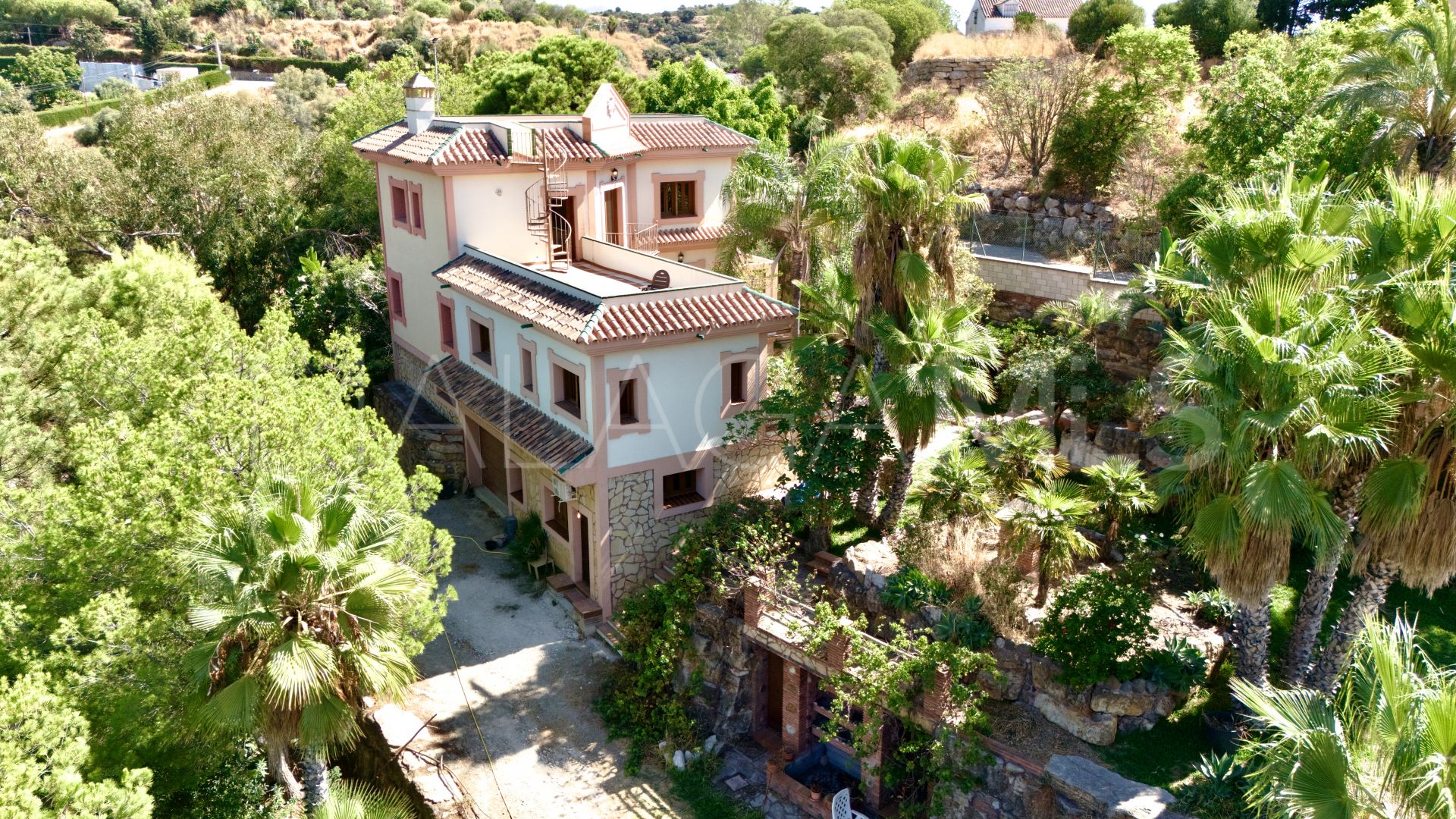 Finca for sale in Estepona