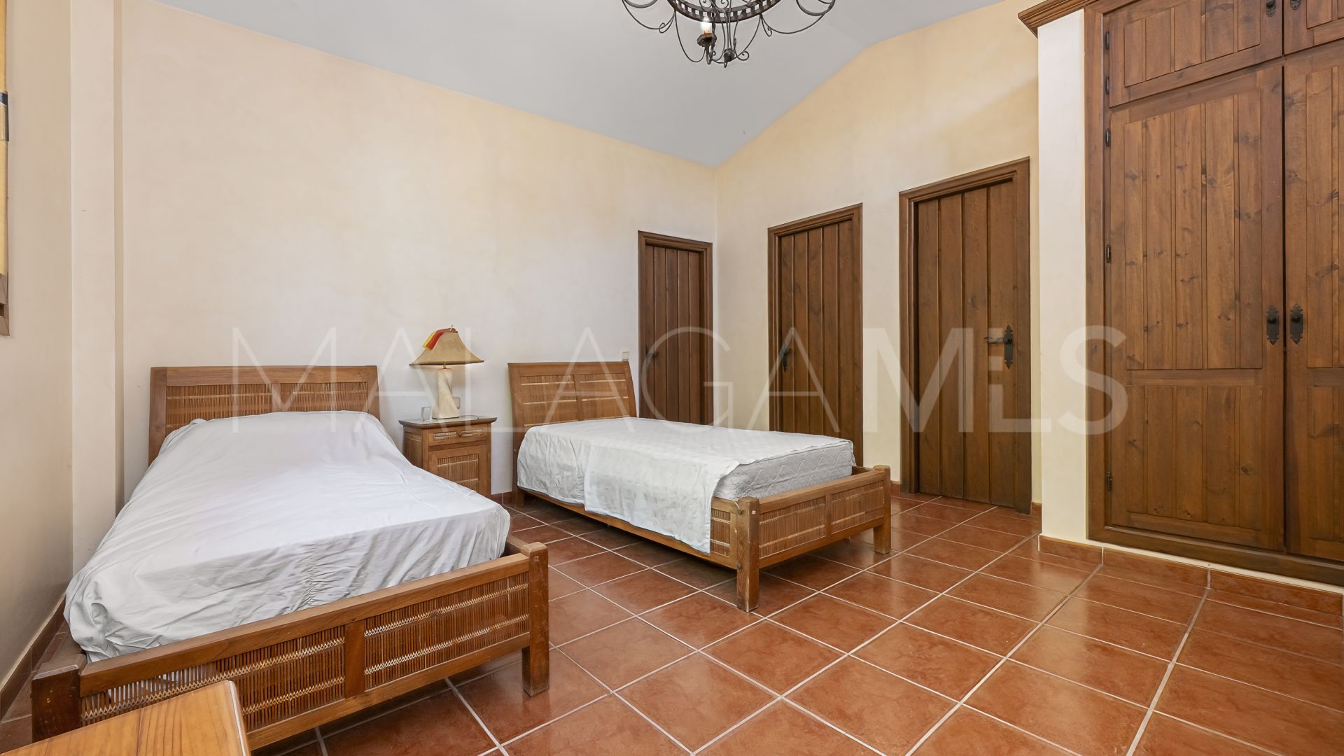 Finca for sale in Estepona