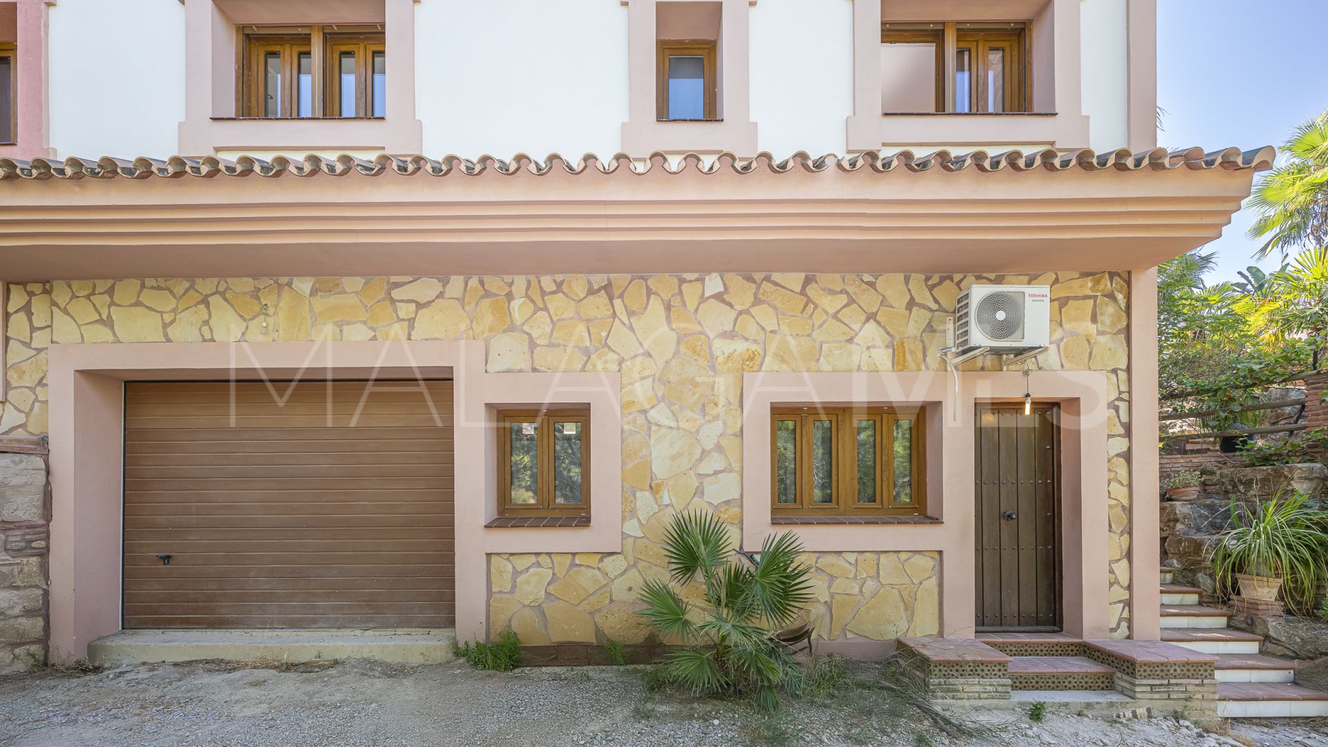 Finca for sale in Estepona