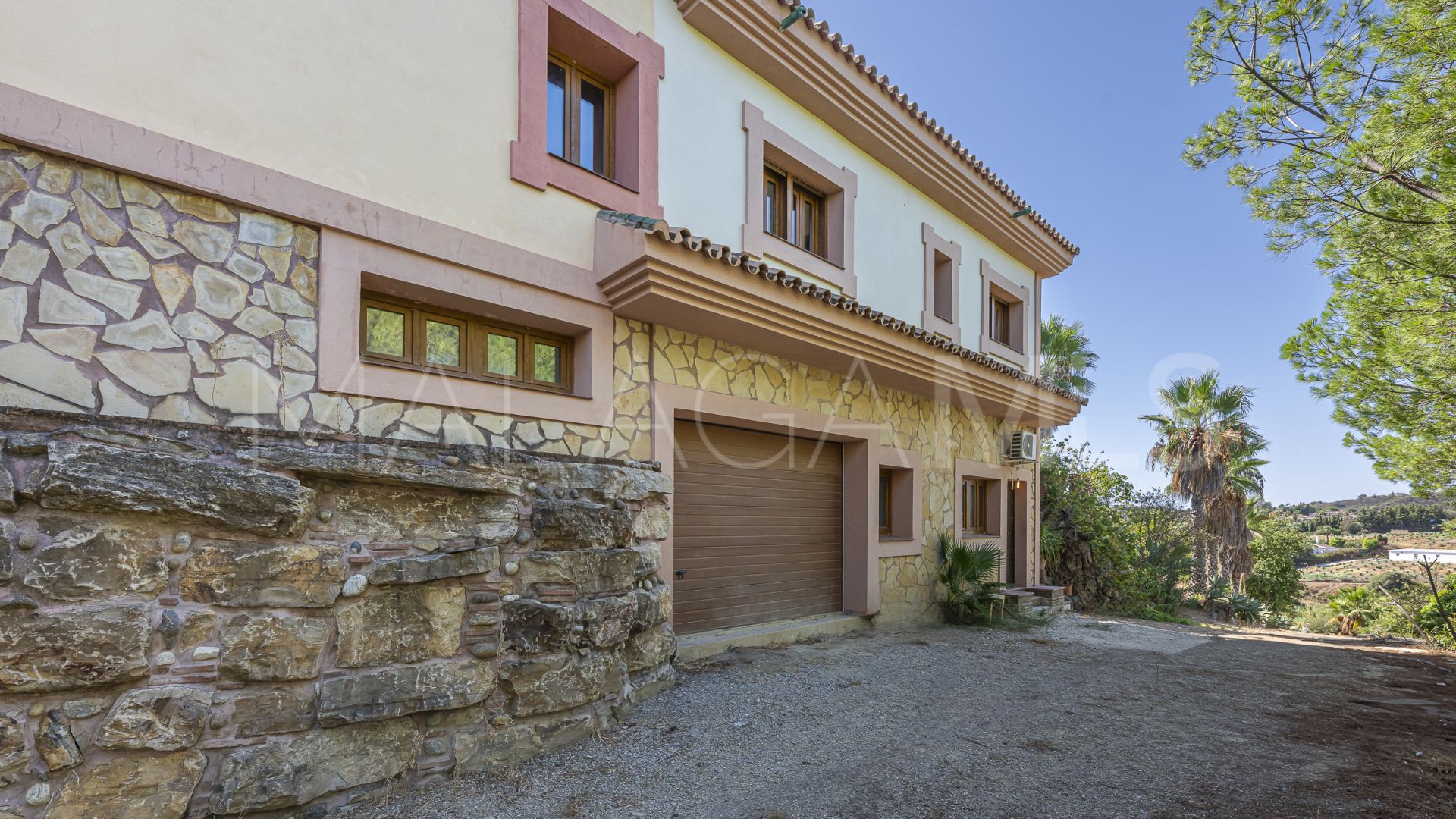Finca for sale in Estepona