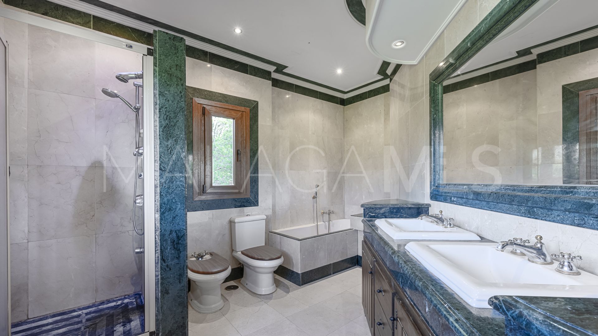 Finca for sale in Estepona