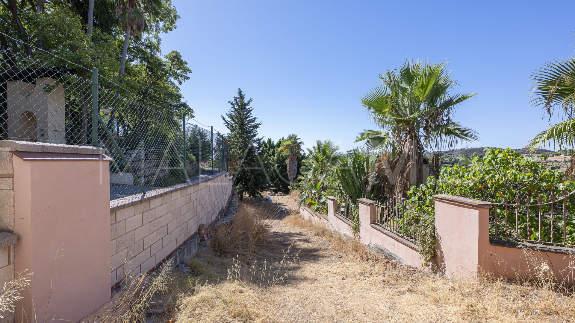 Finca for sale in Estepona