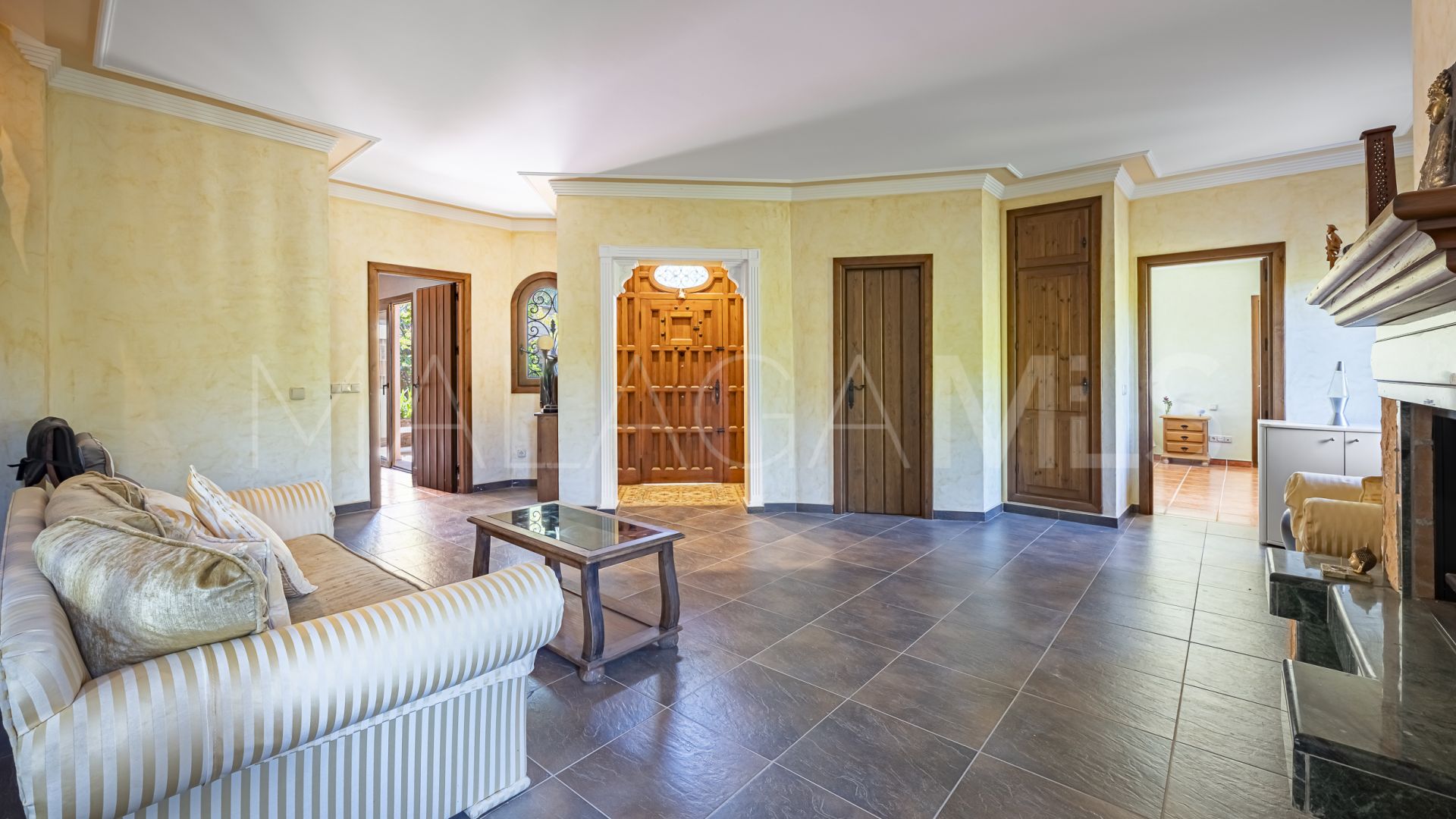 Finca for sale in Estepona