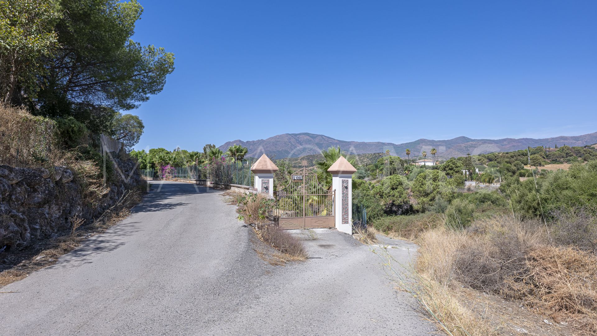 Finca for sale in Estepona