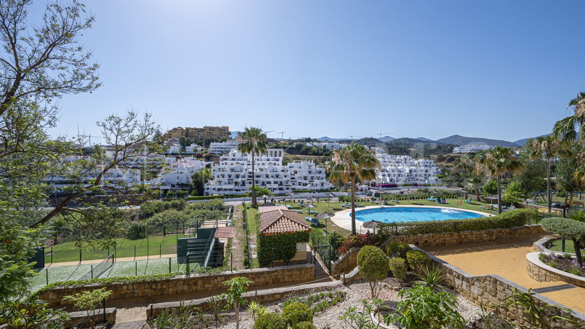 For sale ground floor apartment with 2 bedrooms in Las Joyas