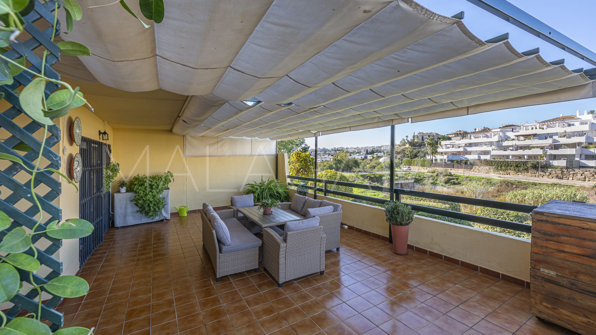 For sale ground floor apartment with 2 bedrooms in Las Joyas
