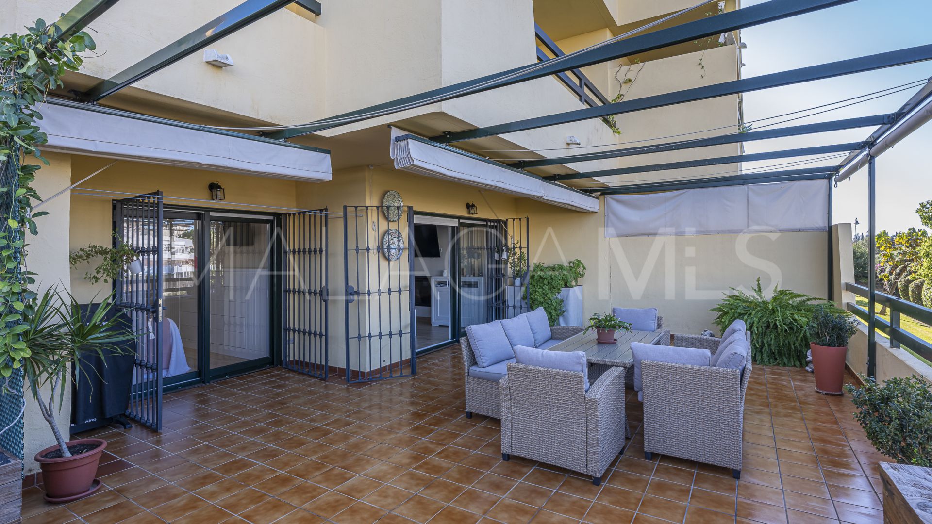 For sale ground floor apartment with 2 bedrooms in Las Joyas