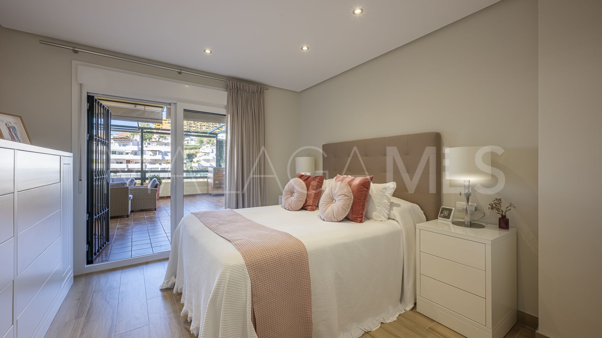 For sale ground floor apartment with 2 bedrooms in Las Joyas