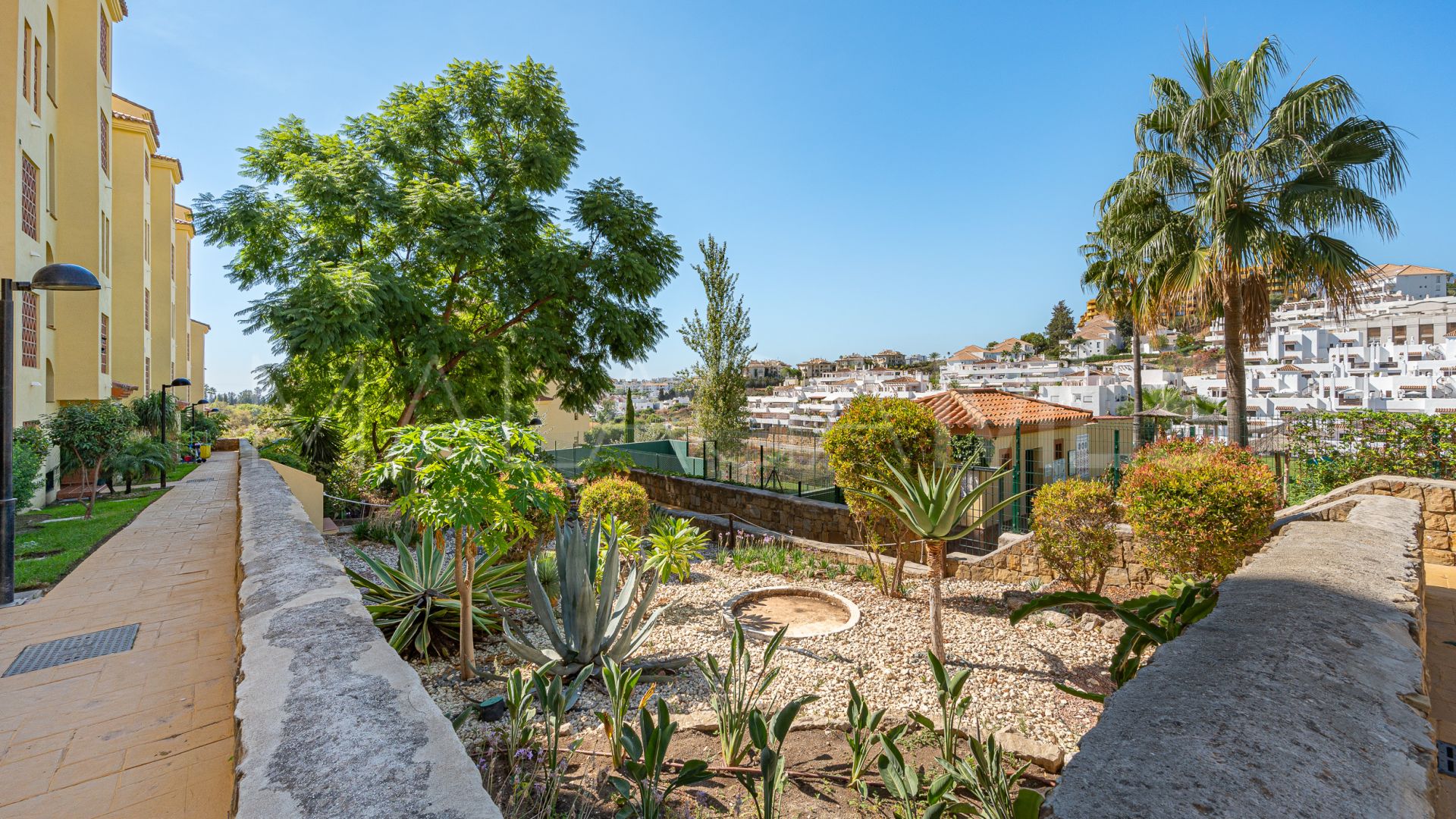 For sale ground floor apartment with 2 bedrooms in Las Joyas