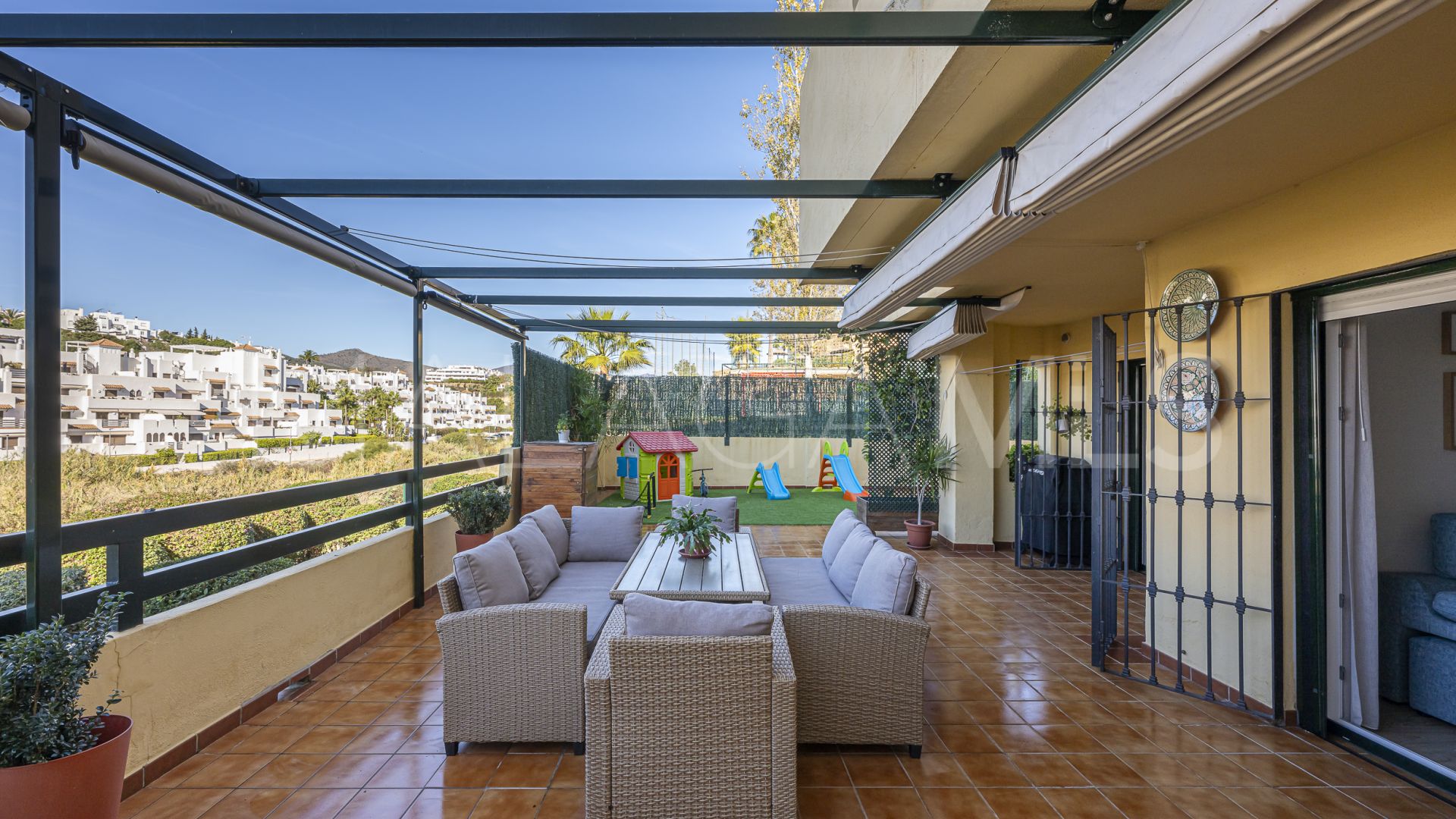 For sale ground floor apartment with 2 bedrooms in Las Joyas