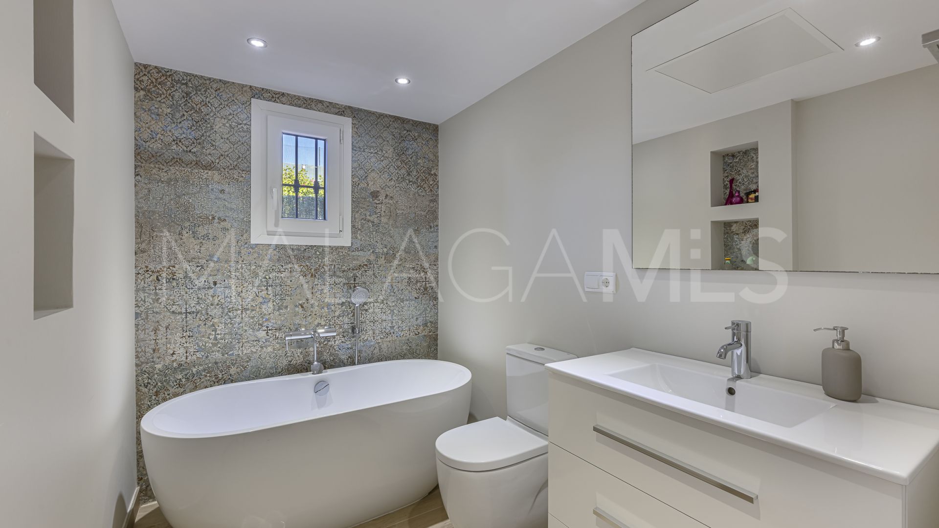 For sale ground floor apartment with 2 bedrooms in Las Joyas