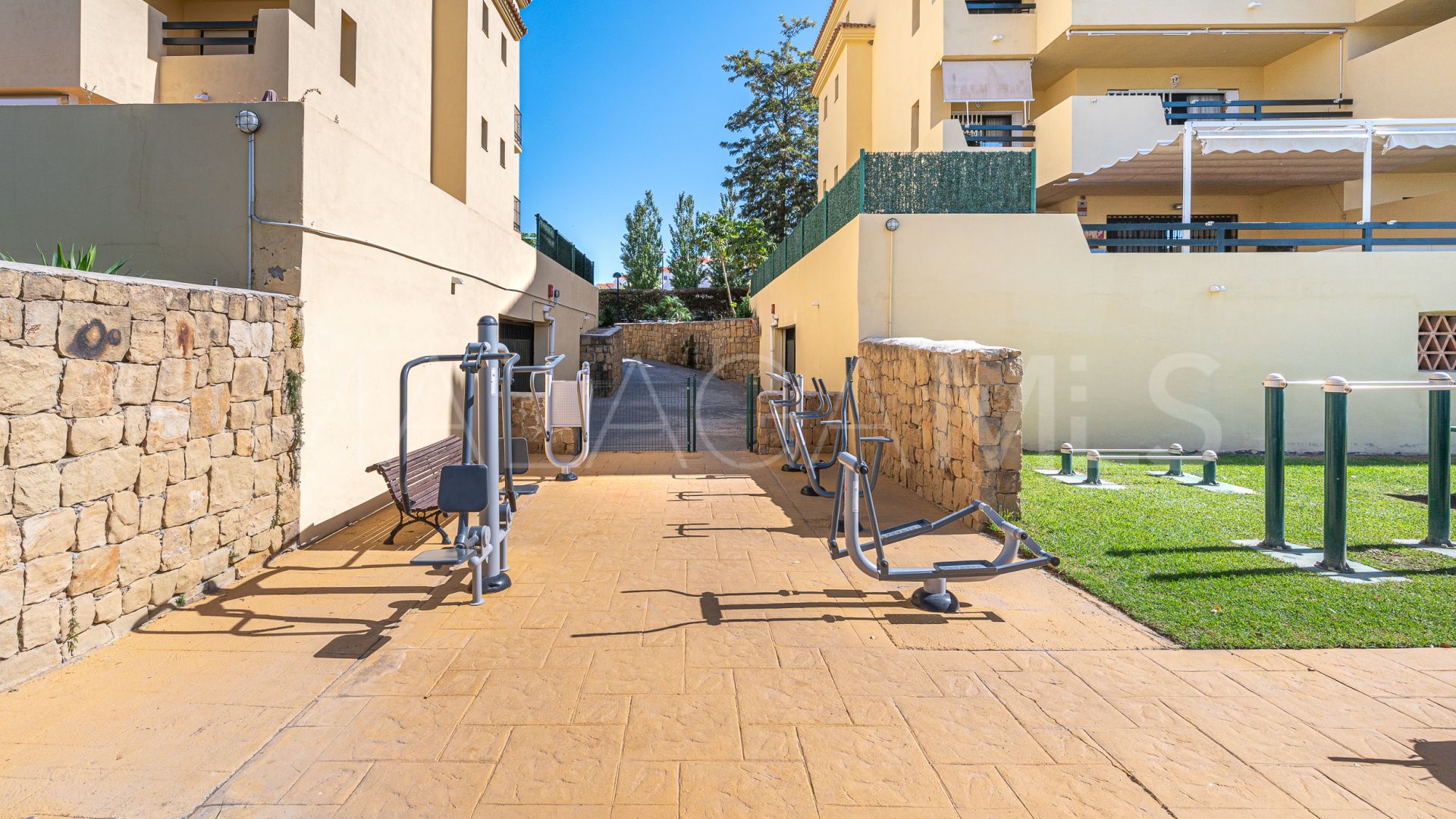 For sale ground floor apartment with 2 bedrooms in Las Joyas