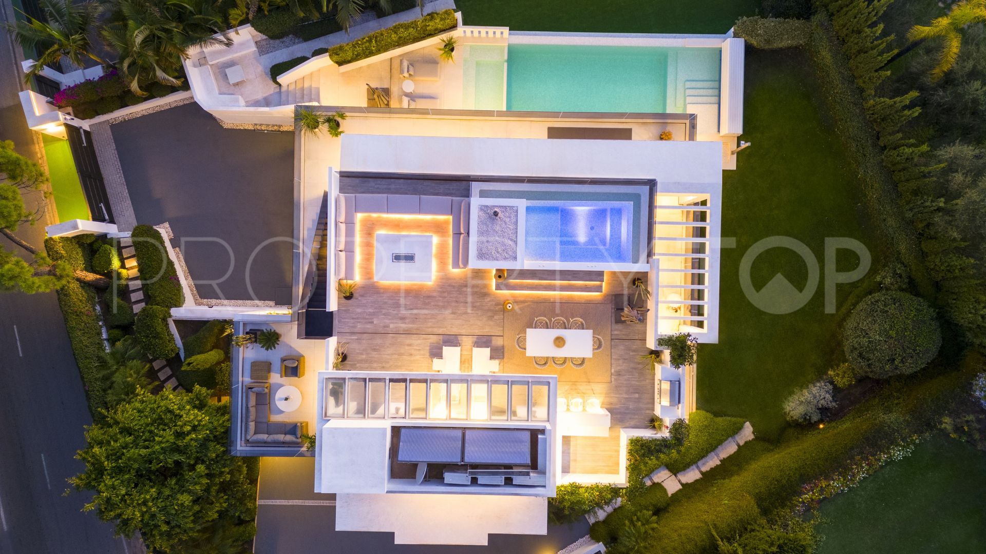 Villa en venta en Nagüeles con 5 dormitorios