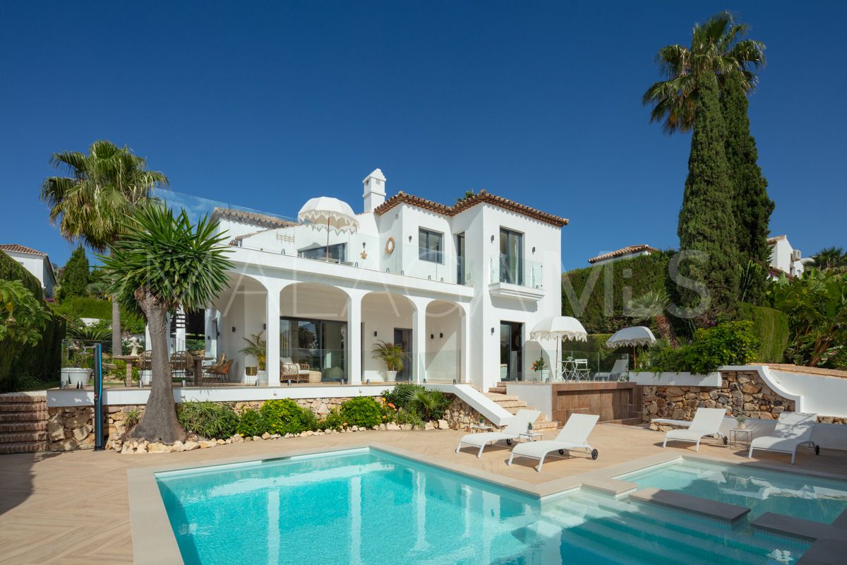 Buy Nueva Andalucia 4 bedrooms villa
