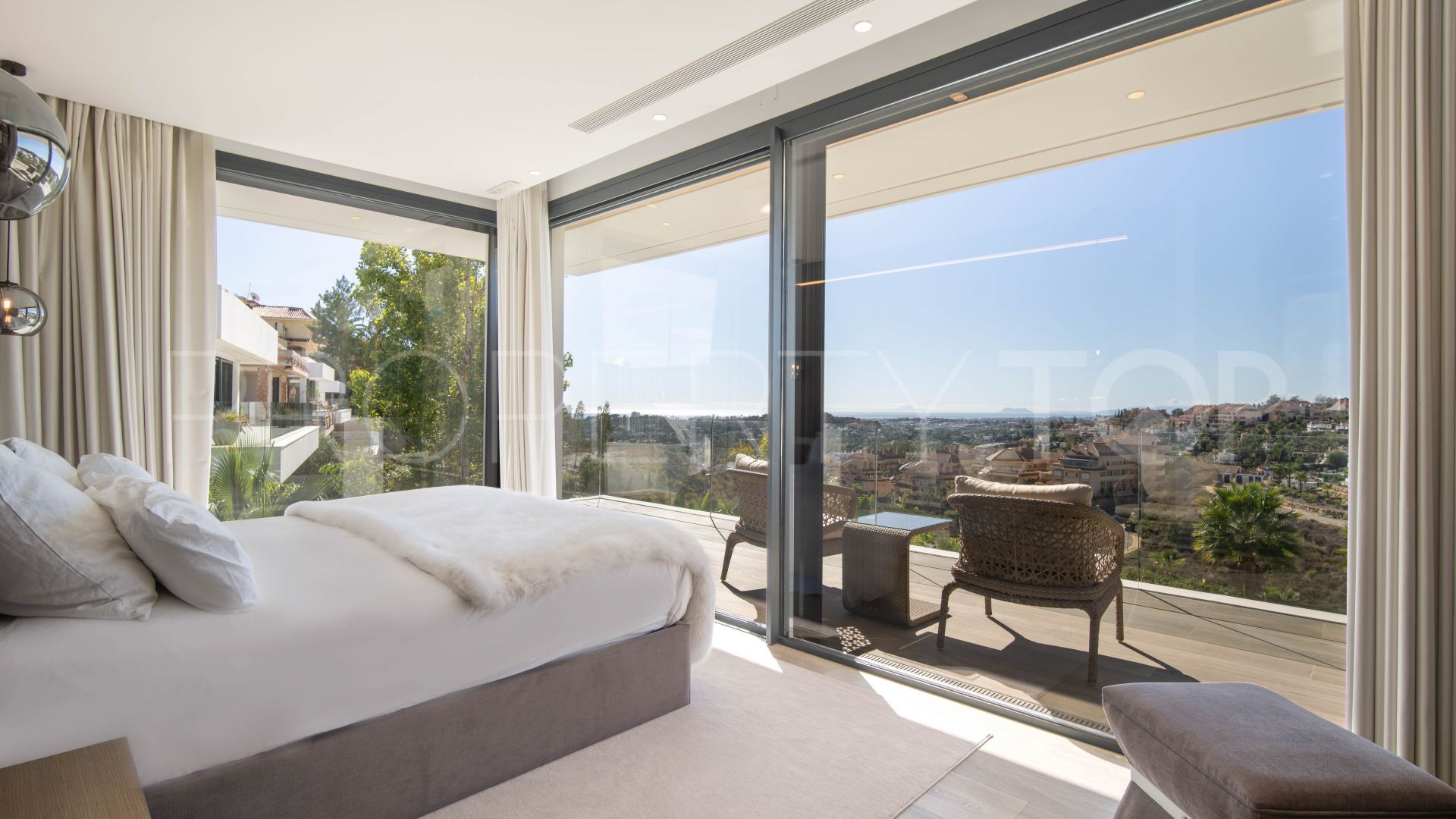 Villa en venta de 4 dormitorios en Las Lomas de Nueva Andalucia