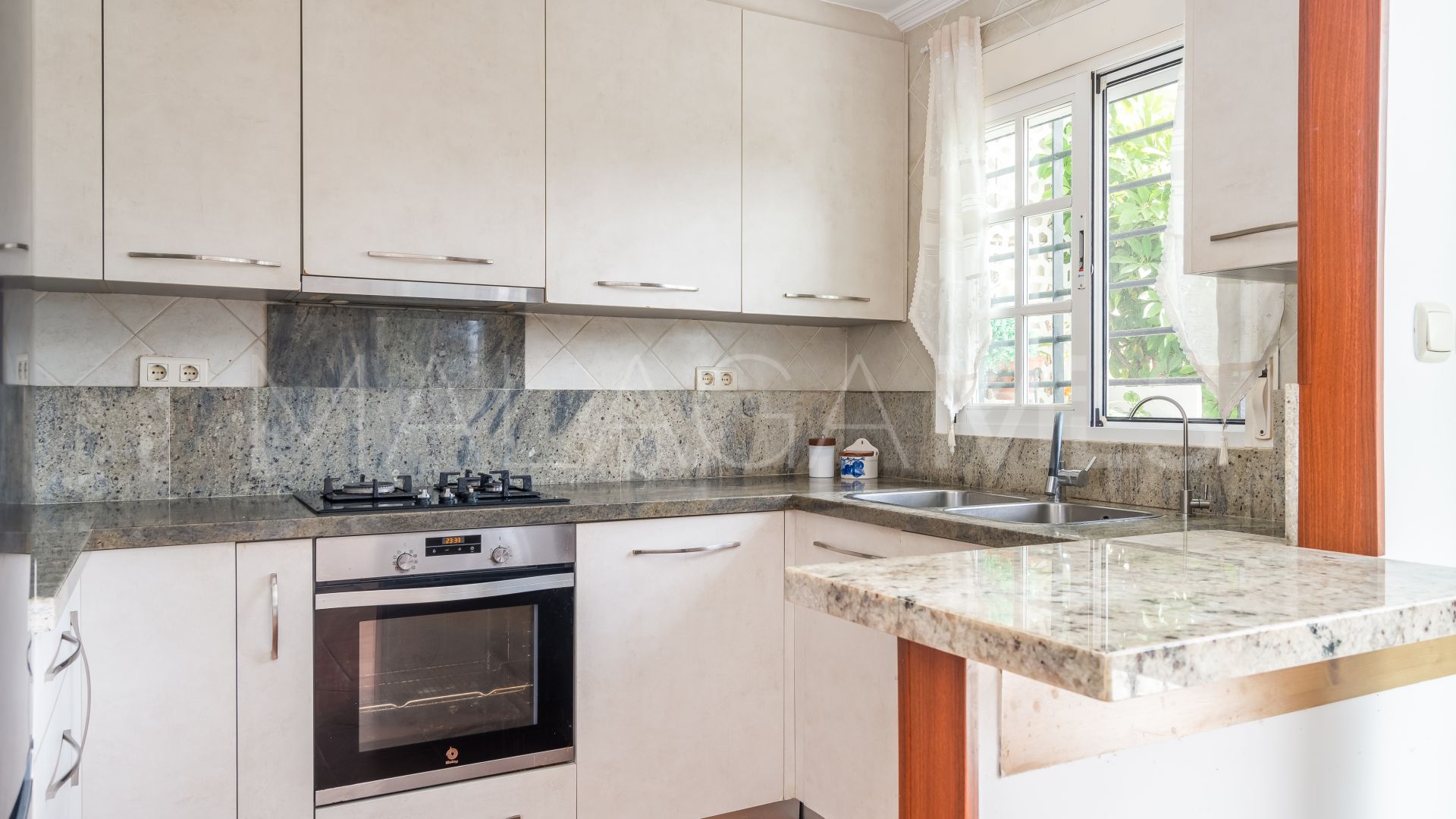Erdgeschosswohnung for sale in Nueva Andalucia