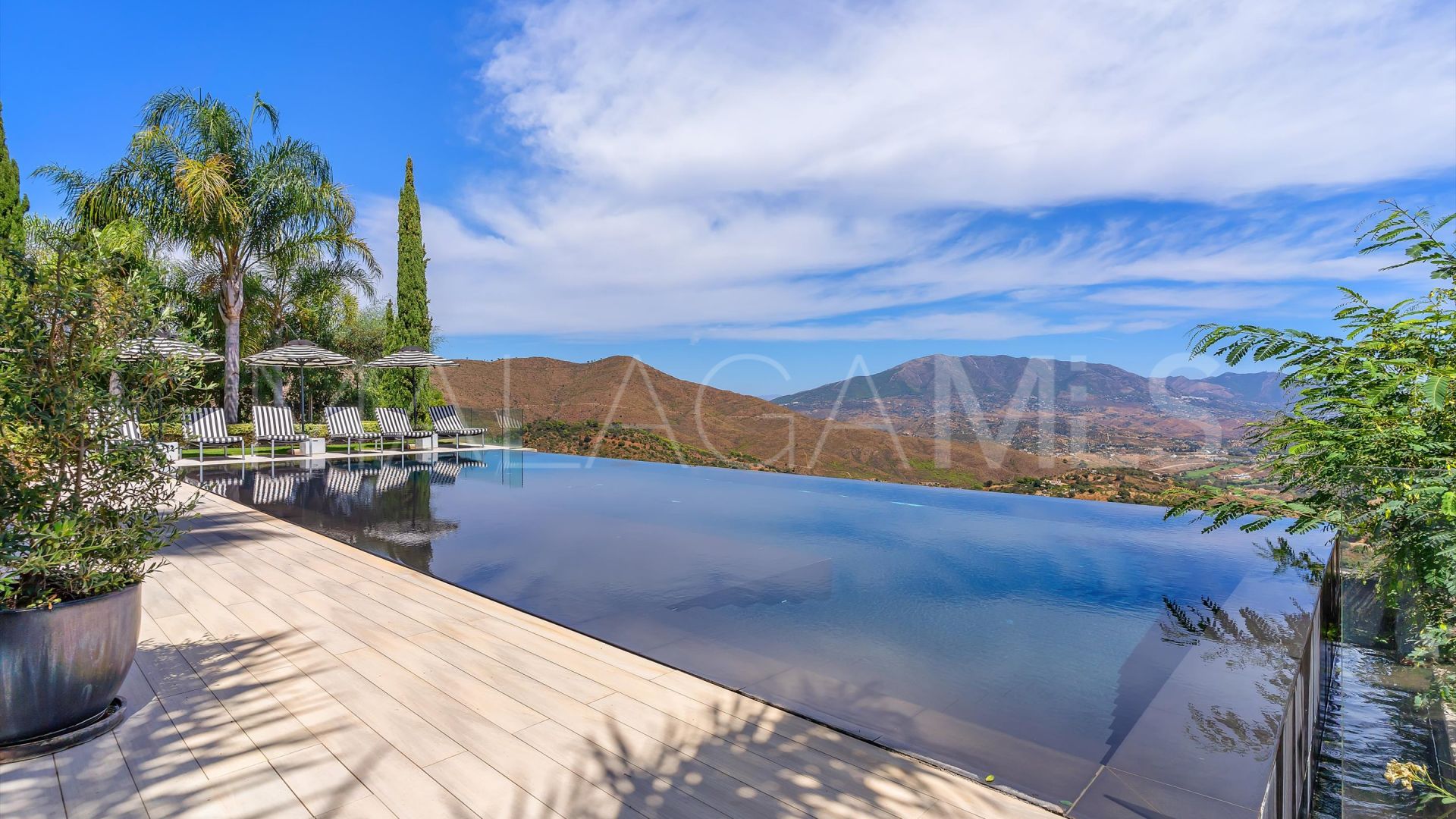 Villa for sale in La Mairena