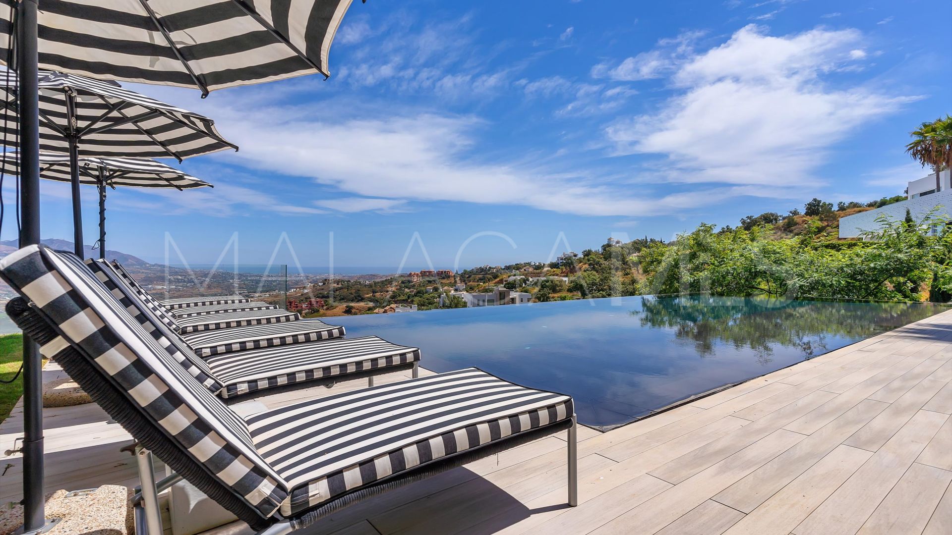 Villa for sale in La Mairena