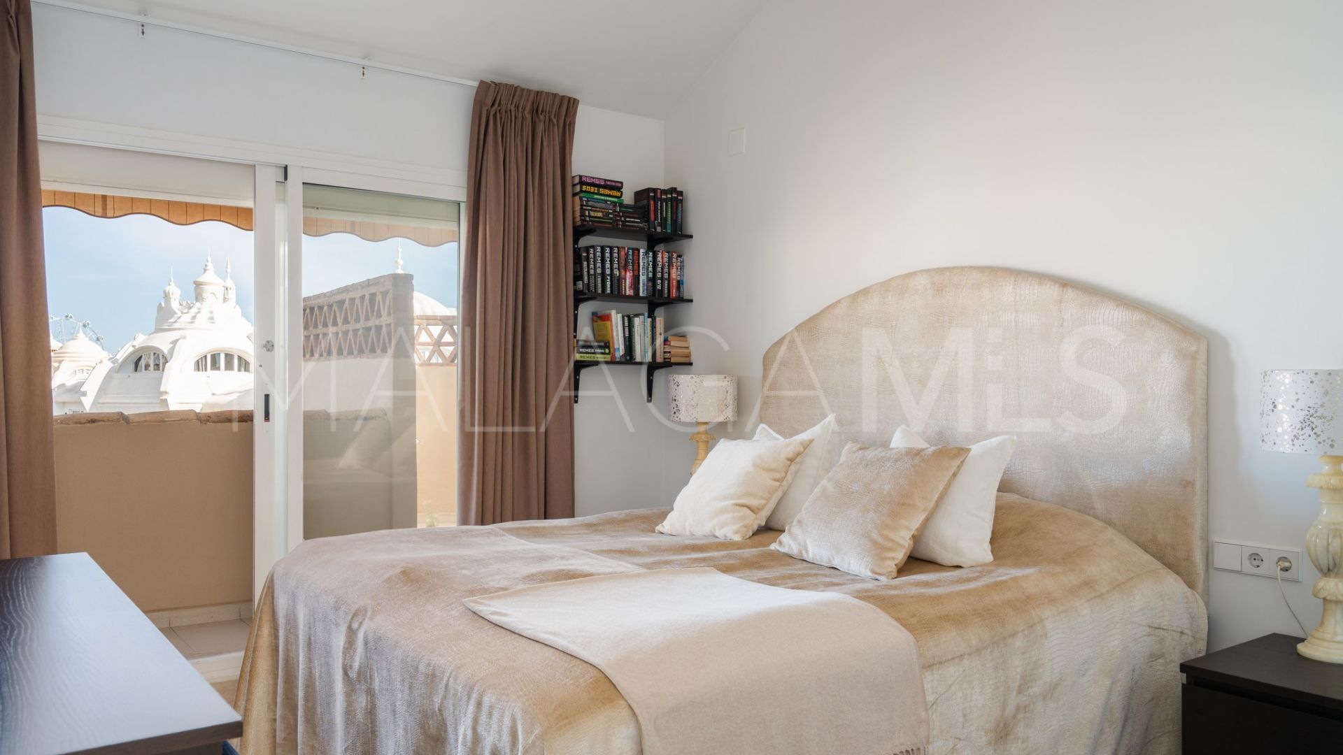 Duplex penthouse for sale in Puerto Marina