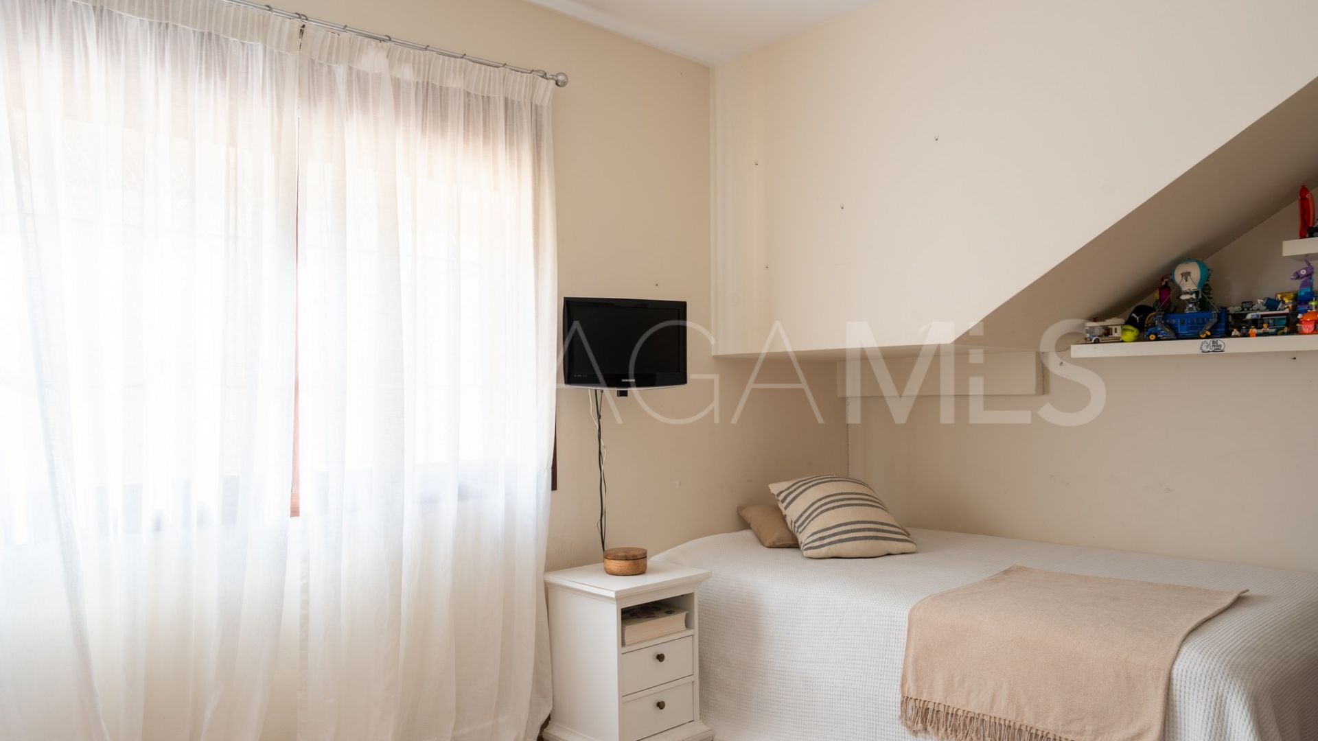 House for sale in Sierrezuela with 5 bedrooms