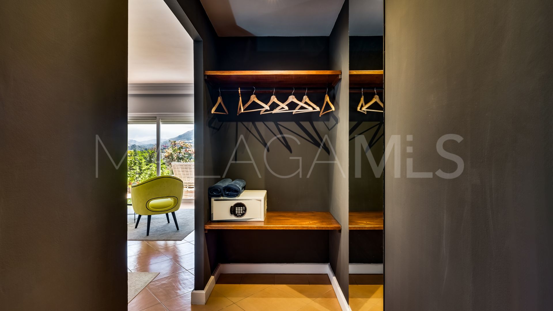 For sale penthouse with 3 bedrooms in Nueva Andalucia