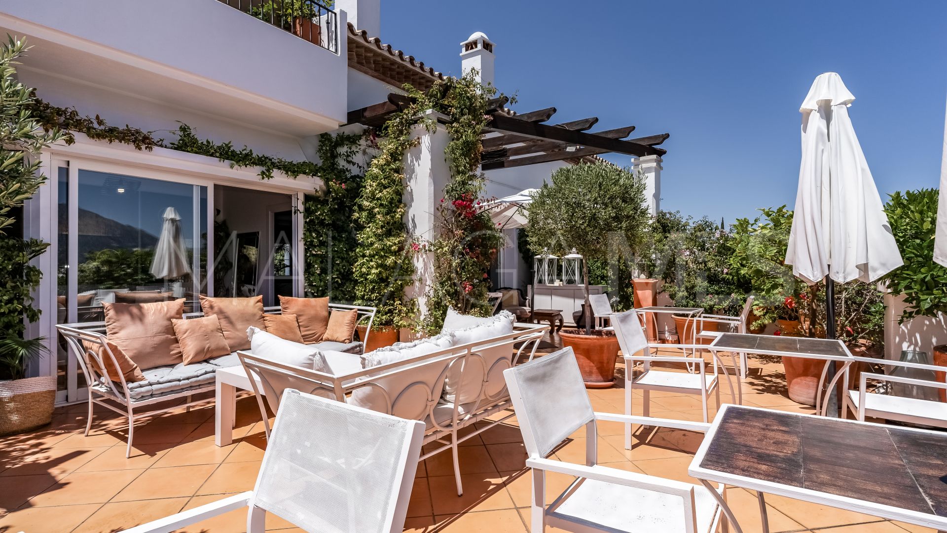 For sale penthouse with 3 bedrooms in Nueva Andalucia