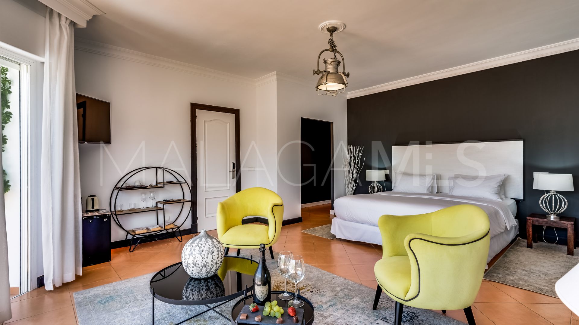 For sale penthouse with 3 bedrooms in Nueva Andalucia