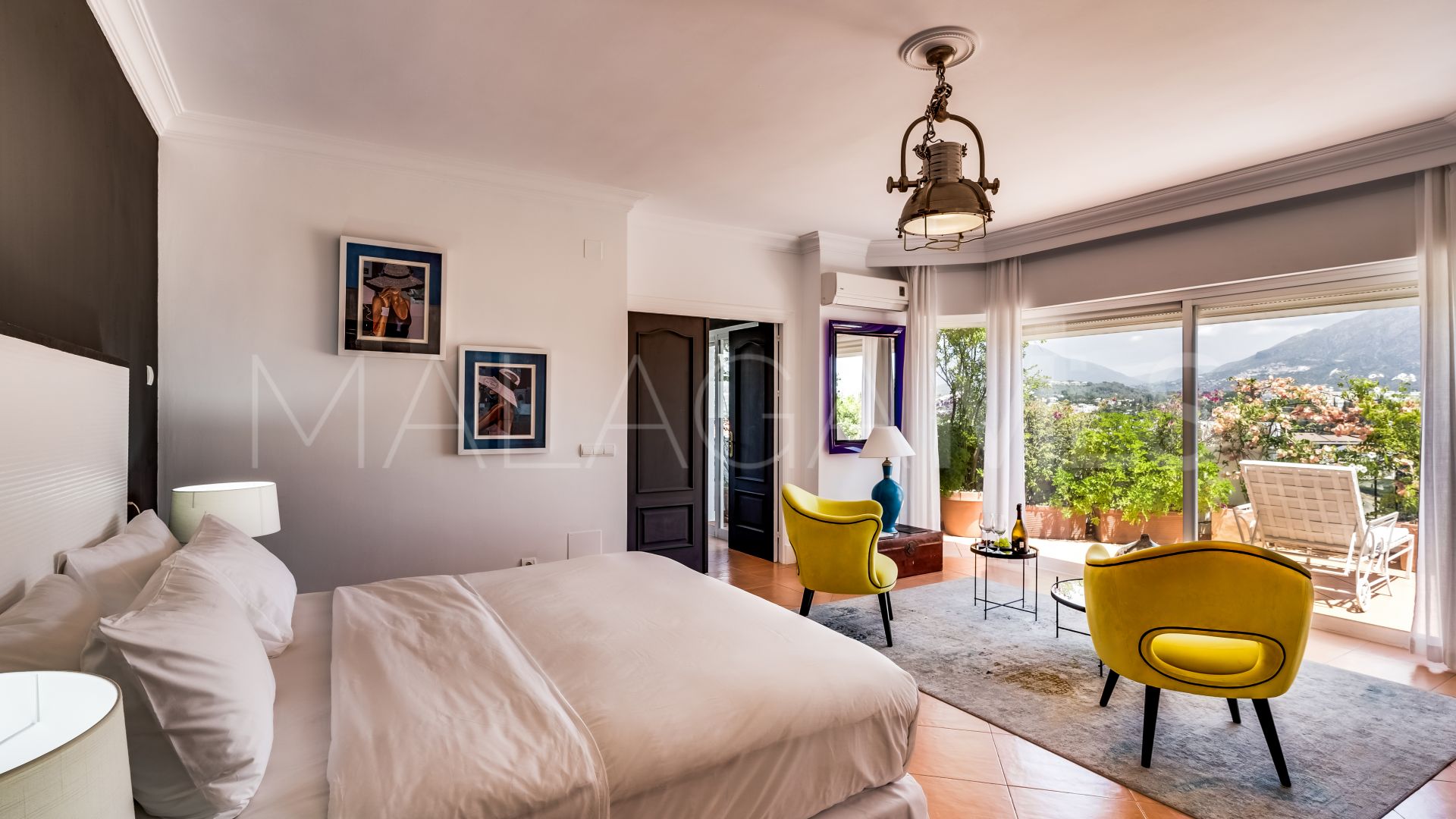 For sale penthouse with 3 bedrooms in Nueva Andalucia