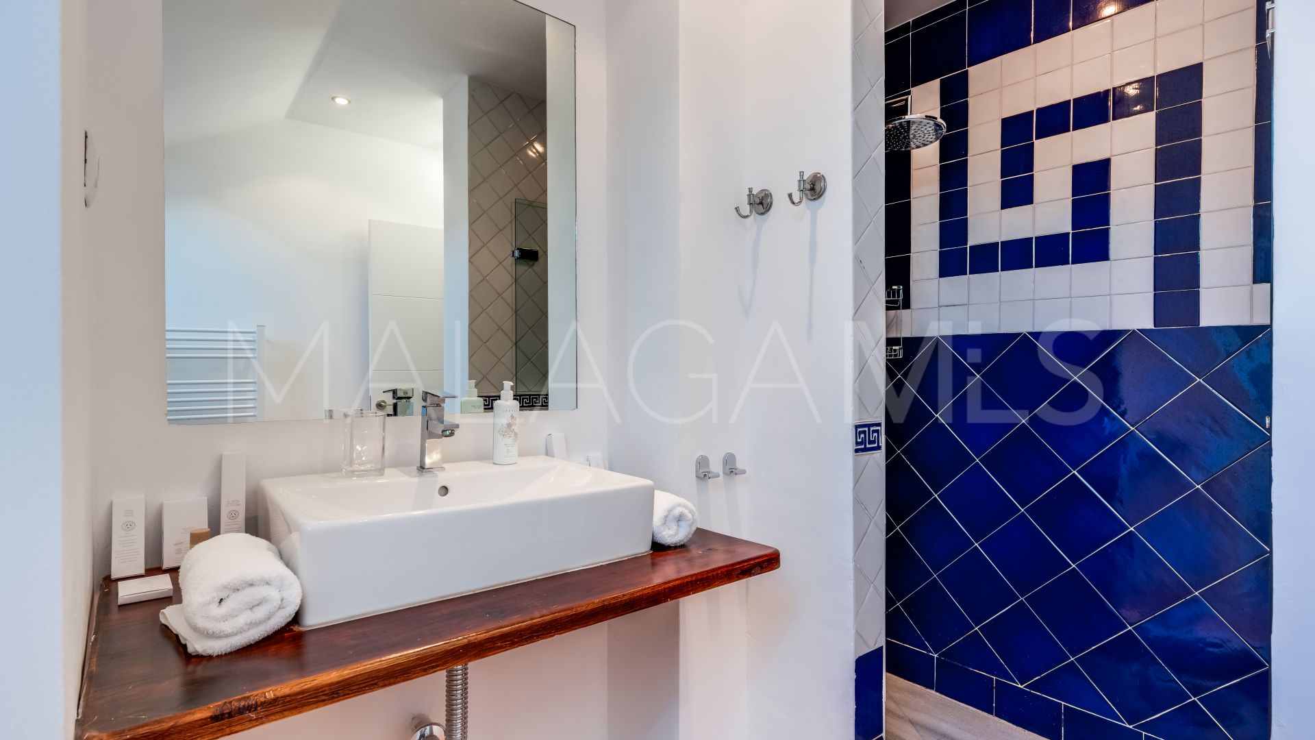 For sale penthouse with 3 bedrooms in Nueva Andalucia
