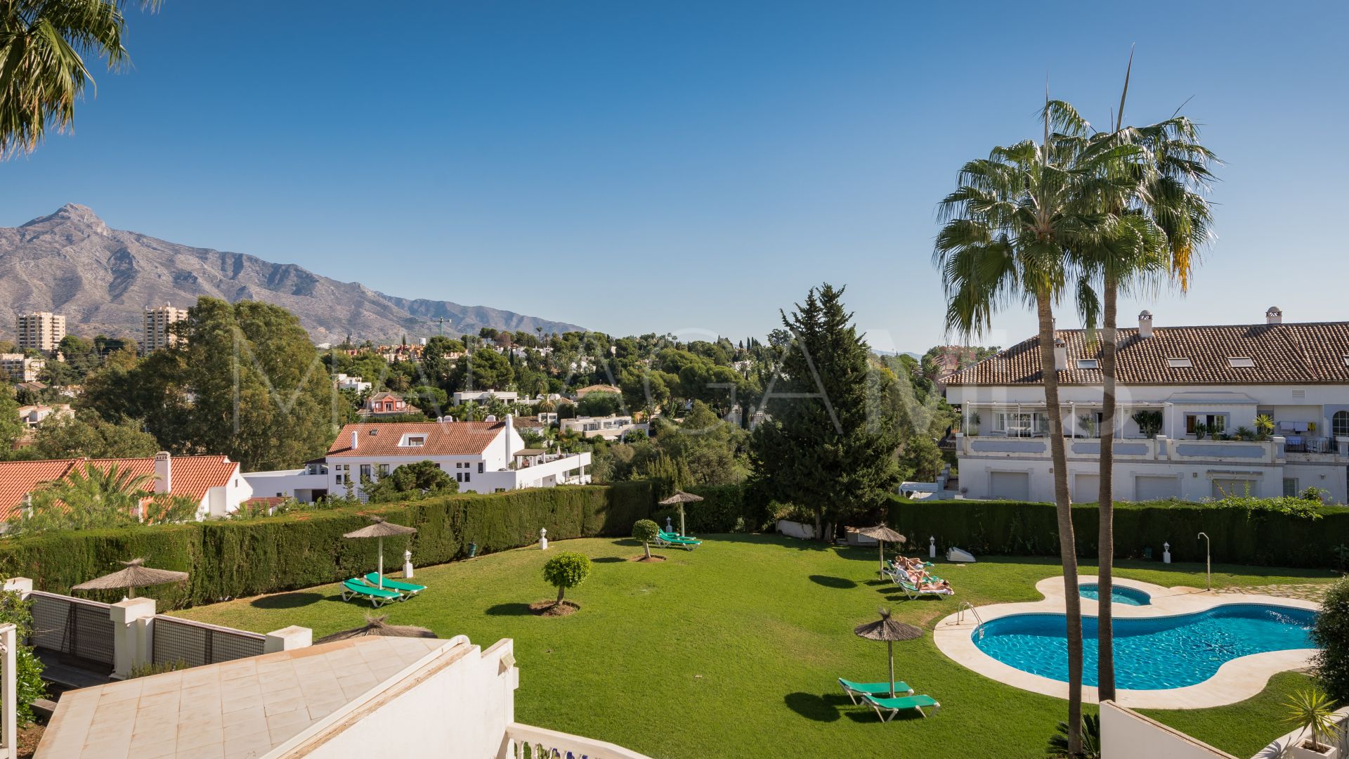 For sale penthouse with 3 bedrooms in Nueva Andalucia