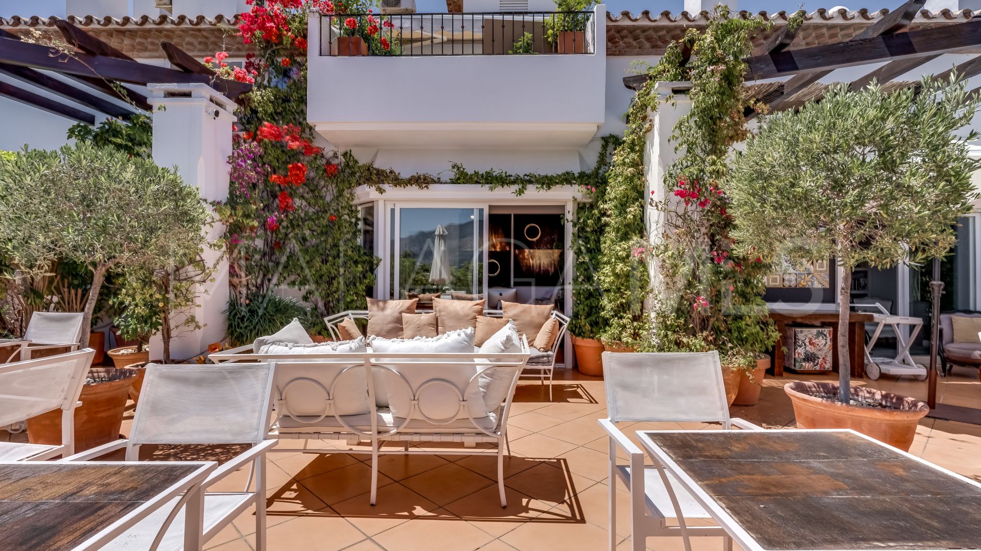 For sale penthouse with 3 bedrooms in Nueva Andalucia