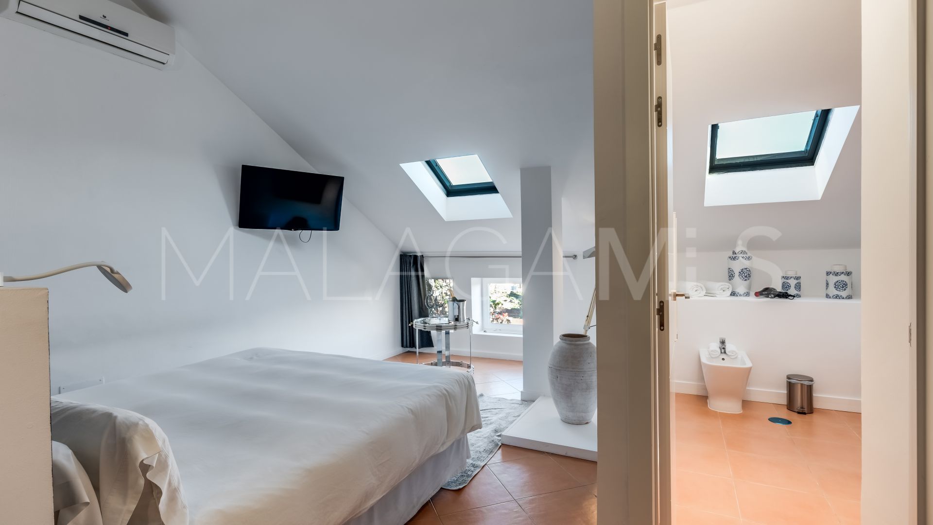 For sale penthouse with 3 bedrooms in Nueva Andalucia