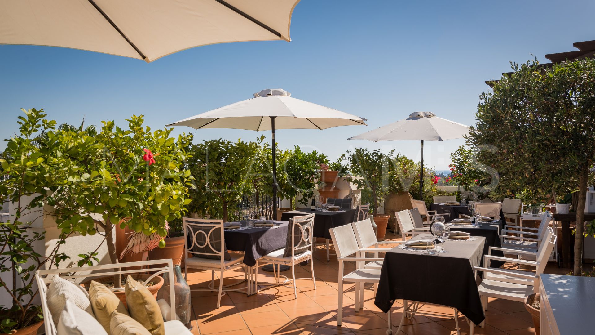 For sale penthouse with 3 bedrooms in Nueva Andalucia