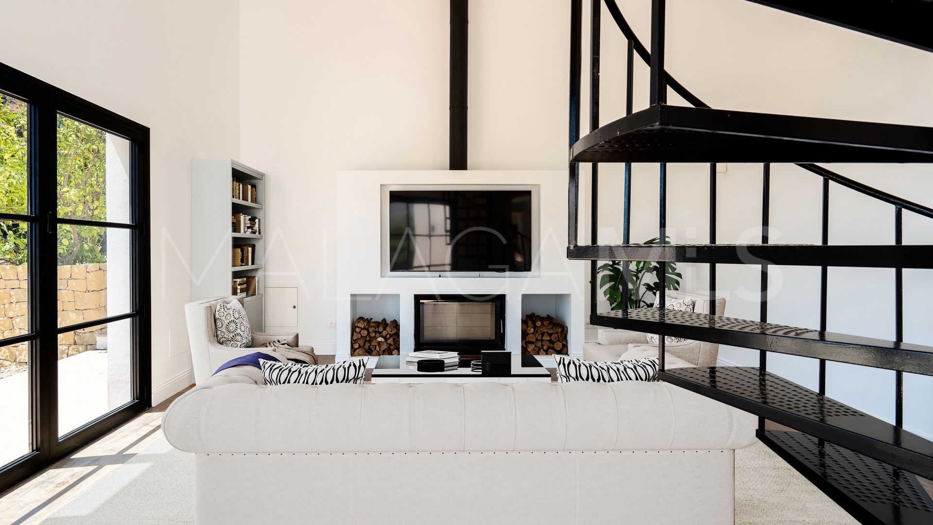 Finca for sale in Casares