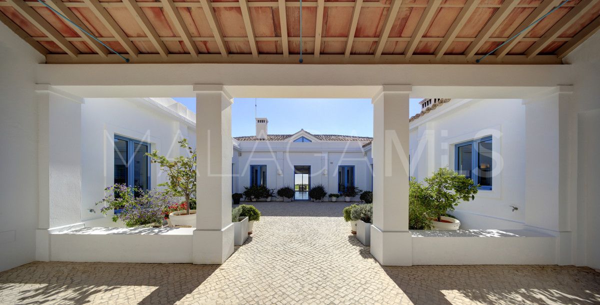 Villa for sale in Benahavis