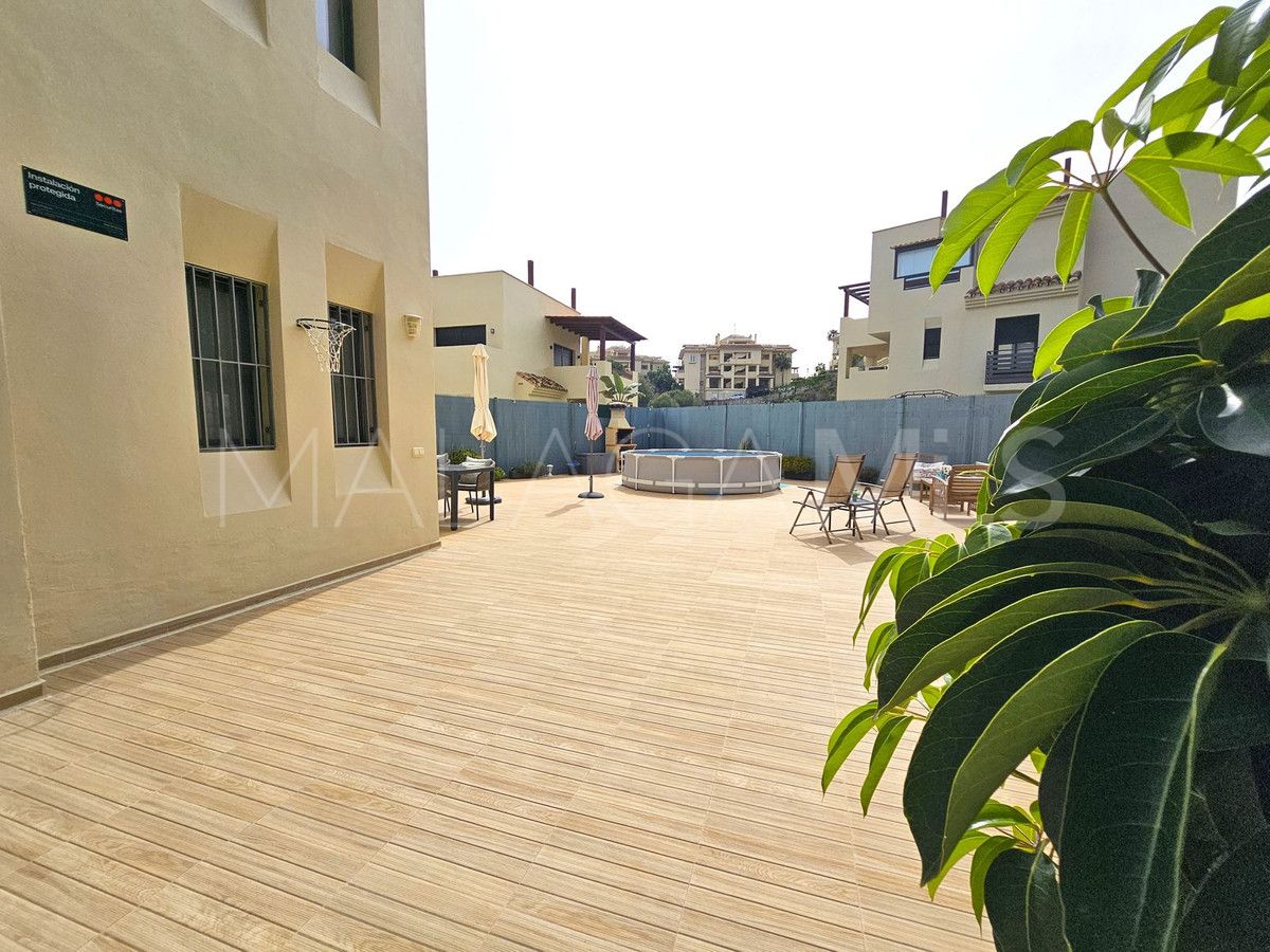 Buy apartamento planta baja in Selwo