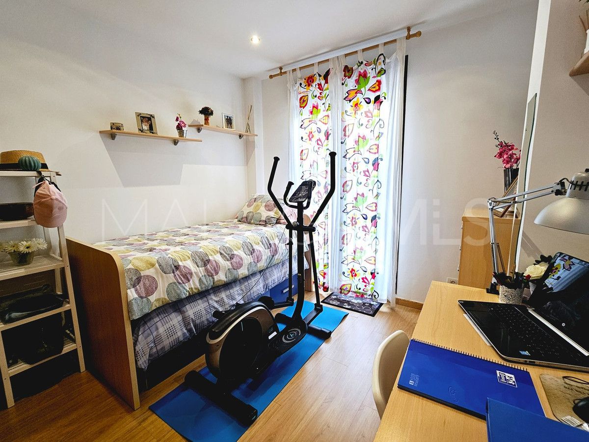 Buy apartamento planta baja in Selwo
