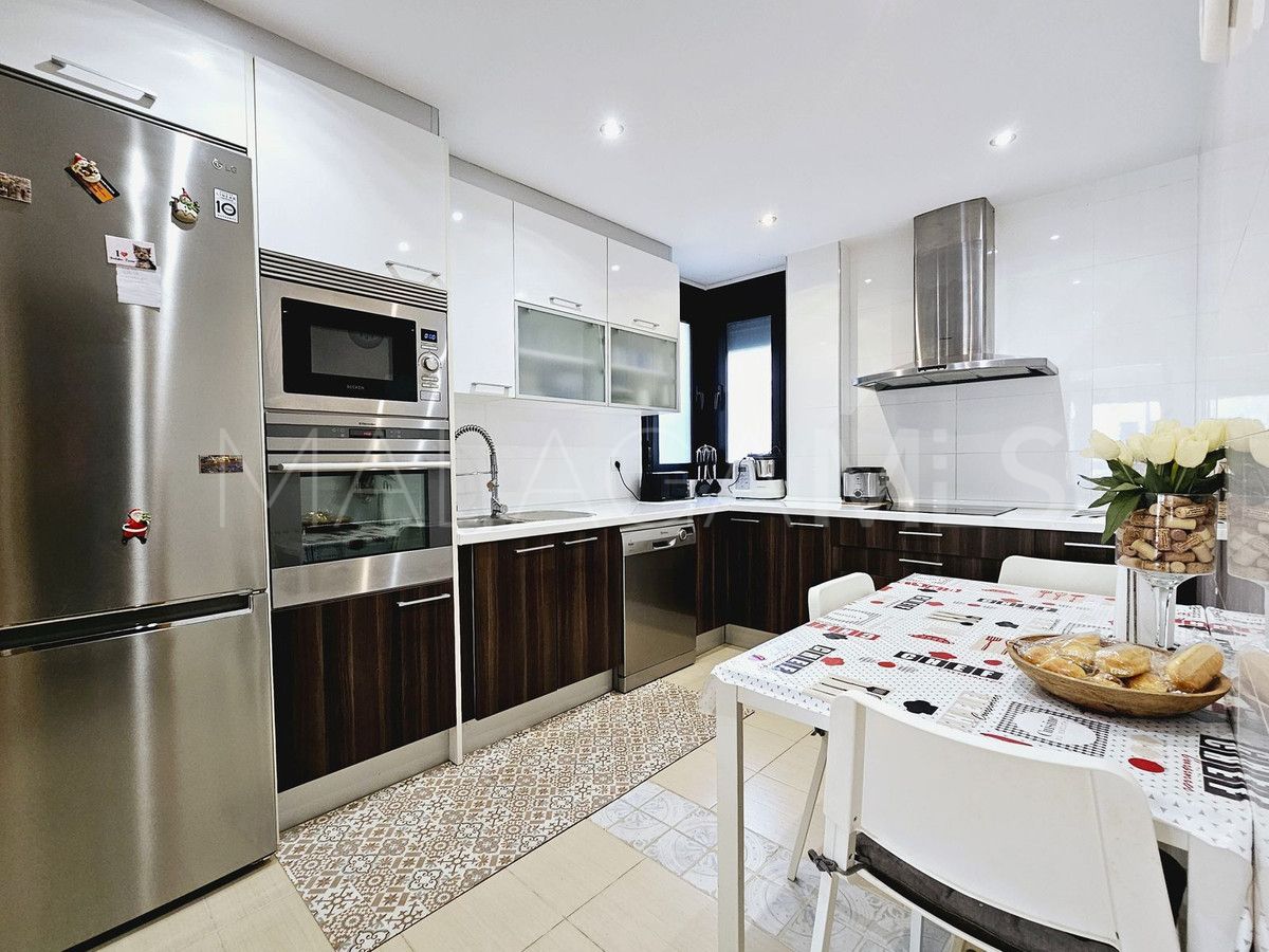 Buy apartamento planta baja in Selwo