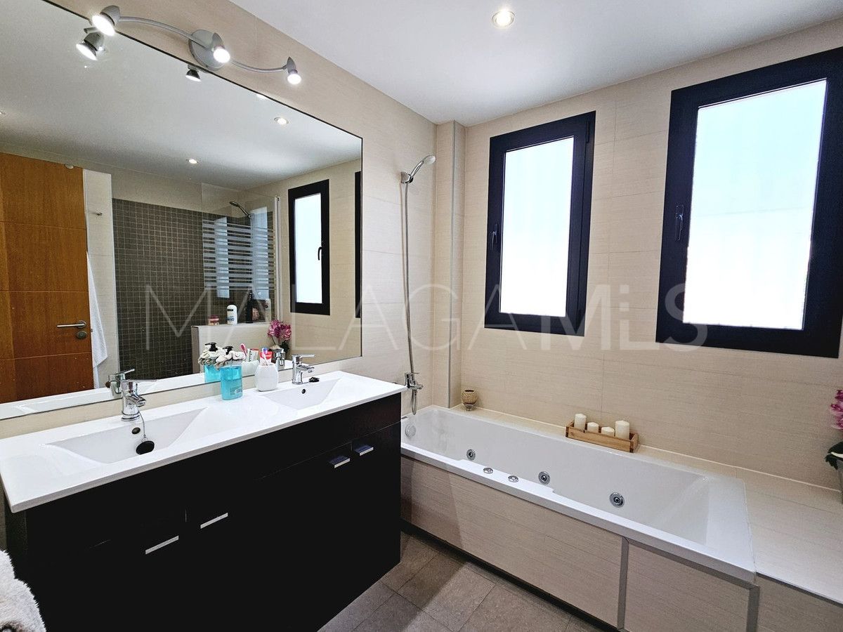 Buy apartamento planta baja in Selwo