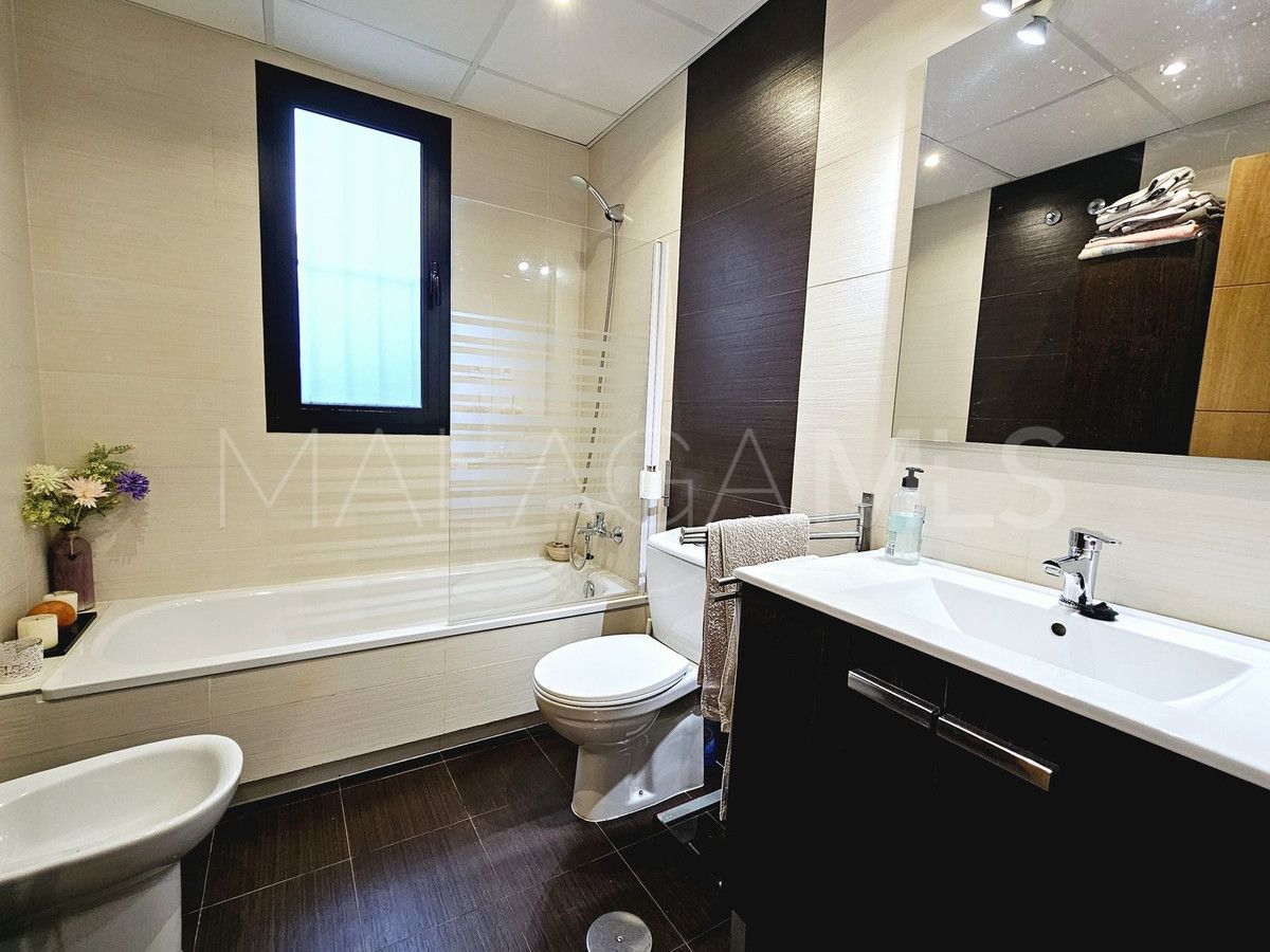 Buy apartamento planta baja in Selwo