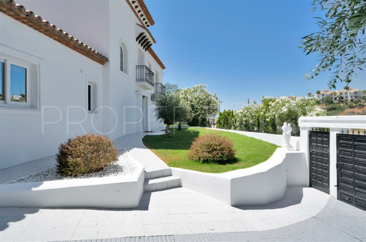 Buy El Paraiso 5 bedrooms villa