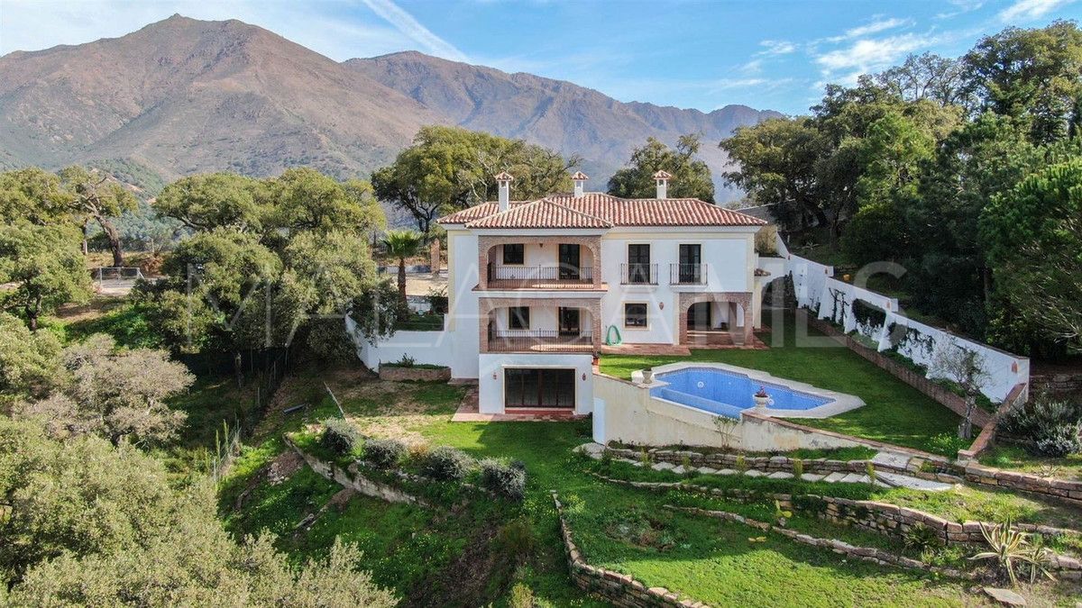 Villa for sale in Casares