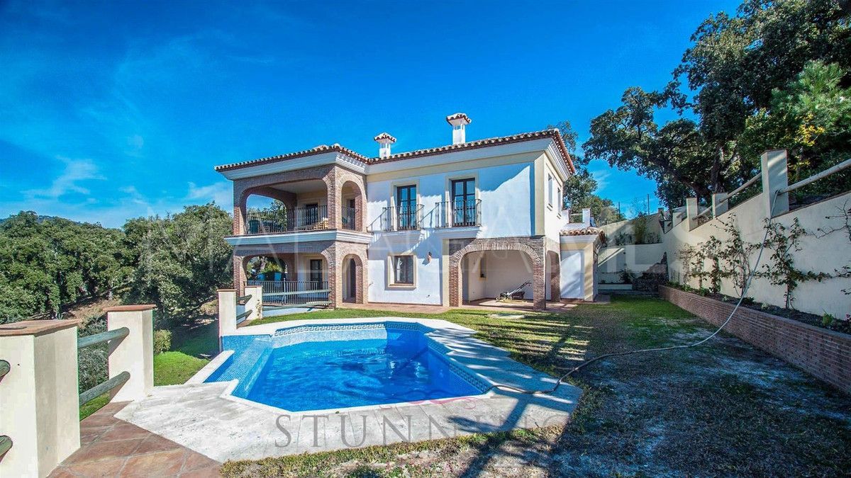 Villa for sale in Casares