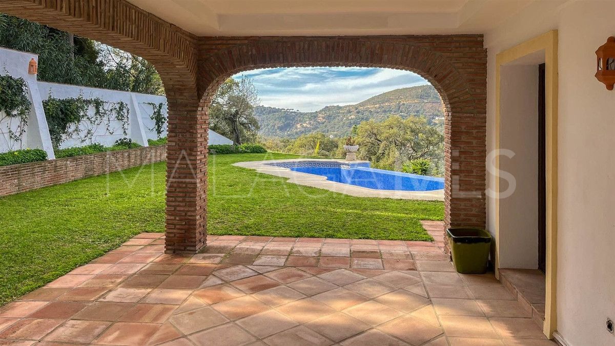 Villa for sale in Casares