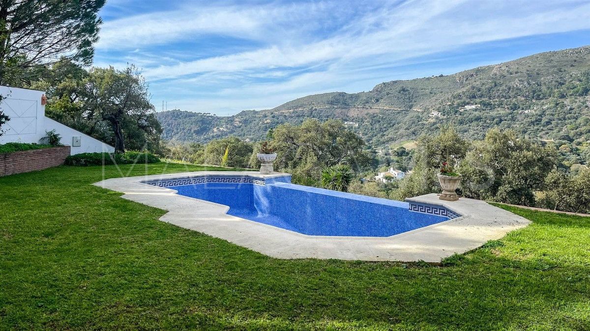 Villa for sale in Casares