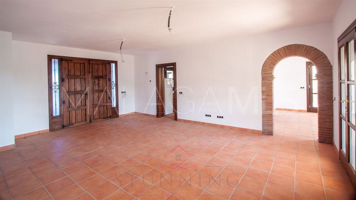 Villa for sale in Casares